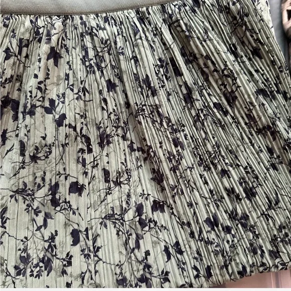 Light green with navy Floral Maxi Skirt - Picture 3 of 3